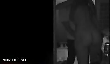 Пьяная русская сучка в бикини соблазняет друга стриптизом и отсасывает ему на камеру